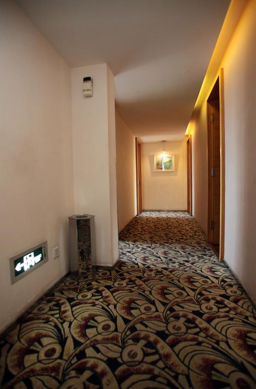 Qingdao Renjia Bussiness Hotel ภายนอก รูปภาพ