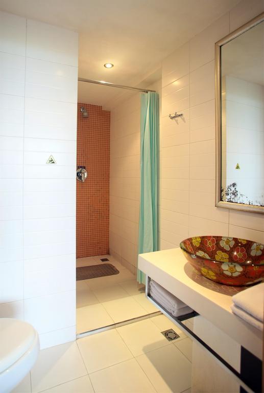 Qingdao Renjia Bussiness Hotel ภายนอก รูปภาพ